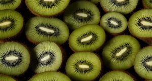 No tires la piel de los kiwis : descubre sus increíbles beneficios No tires la piel de los kiwis : descubre sus increíbles beneficios